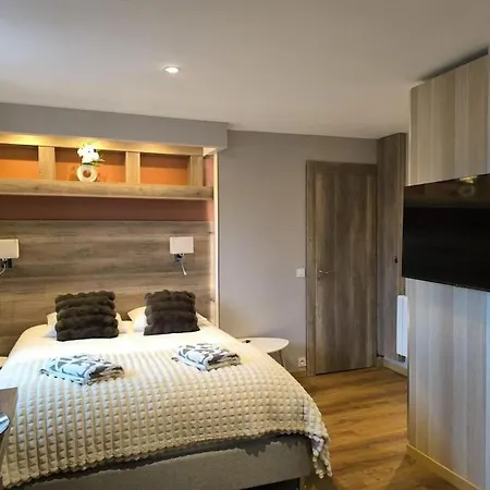 Grand Place Morny Refait A Neuf Довиль